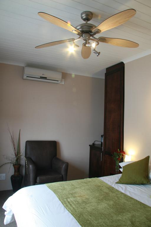 Queen Manor Boutique Guest House Graaff-Reinet Kamer foto