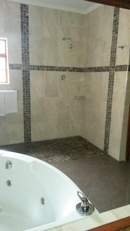 Queen Manor Boutique Guest House Graaff-Reinet Buitenkant foto
